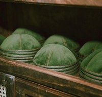 Hoogwaardige groene Italiaanse fluwelen kippa met aangepaste borduring, Joodse yarmulke, judaica, schedelkap, bruiloft, bar mitswa ceremonie, aandenken