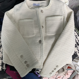 Jaquetas Tweed Femininas de Marca Usadas por Atacado, Blazeres e Casacos Estilo Chanel de Segunda Mão para Senhora, Roupas Usadas em Fardos - Product Image 2