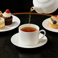 Ensemble classique de tasses à thé blanches et dorées — Ensemble de tasses à café et soucoupes en porcelaine fine pour mariage