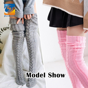 Chaussettes hautes en tricot chaud d'hiver pour femmes, chauffe-jambes au-dessus du genou, chaussettes longues en tricot torsadé, chaussettes confortables en laine - Product Image 2