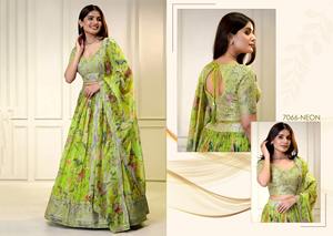 Collection de Lehenga Choli traditionnels pour mariage, en organza, avec broderie de sequins, de la marque Dhwaja Export, avec dupatta, séchage rapide, toutes saisons - Product Image 5