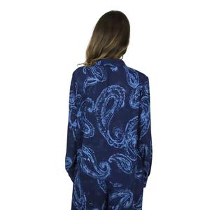 Camisa de Mujer Azul de Manga Larga con Botones, Estampado Paisley, Corte Holgado, Estilo Casual - Product Image 3