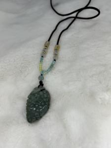 Piedra preciosa Forma de uvas Piedras preciosas y colgantes de jadeíta Colgantes de jade de Myanmar Joyería al por mayor Colgantes de jade verde de piedra - Product Image 4