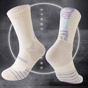 Athletic Socks Mid-Calf Breathable Nylon Basketball Socks With Gradient Letter Design - Product Image 4