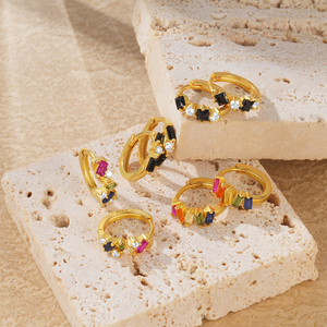 CANNER Nuevos Pendientes de Aro Huggie de Plata 925 con Circonitas de Colores, Joyería de Oro de 18k, Delicados Pendientes de Aro con Circonitas Cúbicas Multicolor - Product Image 1