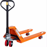 Chariot transpalette manuel hydraulique 2 tonnes 685 mm – Solution économique pour imprimeries et espaces de stockage restreints