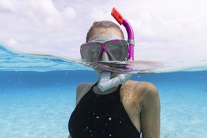 Máscara de Snorkel Impermeable y Antivaho Dominator 24029 para Adultos Mayores de 14 Años con Equipo de Snorkel - Product Image 4