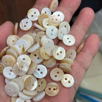 Boutons en nacre naturelle de coquille de rivière, ronds, gravés, 2 trous, simple face, blanc, taille 16L, boutons de chemise en nacre