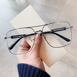 Gafas de sol cuadradas Qianai para mujer, lentes de PC UV400, montura de moda, color gris plateado A2-7499 - Product Image 3