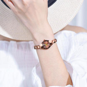 Reloj de Pulsera de Moda con Cuarzo, Esfera de Vidrio Revestido Analógico, Resistente al Agua, Luminoso, con Fecha, para Mujer, Caja de Aleación de 20 cm, Cierre Oculto de 10.5 mm - Product Image 3