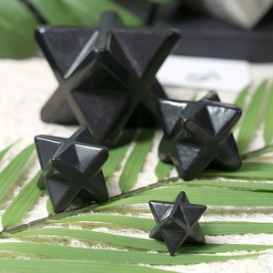 Hexagrama Merkaba 3D Pulido a Mano, Shungita Natural Rusa, Decoración Geométrica Mística Hecha a Mano, Duradera, para Escritorio - Product Image 3