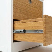 Meuble de rangement pour animaux de compagnie en bambou dissimulé avec tiroir distributeur de nourriture coulissant, station de stockage alimentaire tout-en-un et gain de place pour animaux de compagnie
