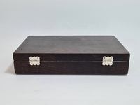 Boîte de rangement rustique en bois brun foncé avec couche amovible pour thé et bijoux