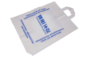 Bolsa de plástico reciclable con asa de lazo, ecológica, OEM ODM, de PE reciclado, al por mayor, para tiendas de conveniencia, compras diarias y embalaje. - Product Image 3