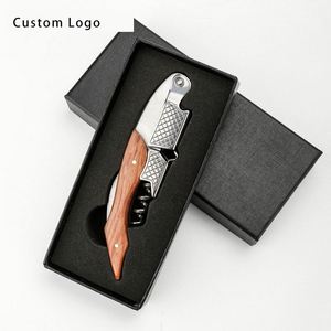 Tire-bouchon personnalisé exquis avec manche en bois et coupe-capsule, idéal pour les célébrations - Product Image 1