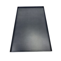 Plaque de cuisson commerciale perforée en aluminium sur mesure pour coins à angle droit, idéale pour le pain, les biscuits, les cupcakes et les gâteaux croustillants