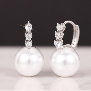 Orecchini Geometrici con Perle Simulate e Zirconi per Donne, Gioielli Eleganti e Delicati per Uso Quotidiano - Product Image 2
