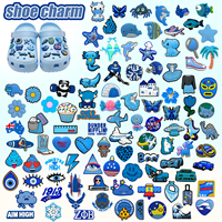 Breloques de chaussures en caoutchouc souple 3 cm, série bleue 2D, personnalisables, en gros, pour la décoration de sabots
