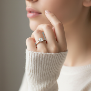 خاتم موسانيت كلاسيكي فاخر مخصص من الفضة الإسترلينية عيار 925 بستة مخالب قابل للتعديل، طقم زفاف نسائي - Product Image 3