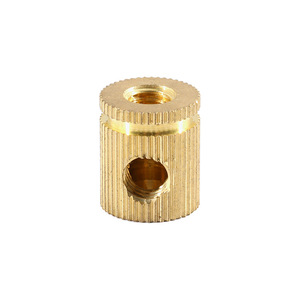 Cent écrous à sertir en laiton M8 entièrement filetés avec trou horizontal - Product Image 1