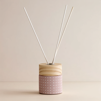 Bouteilles diffuseurs à roseaux en verre rose clair imprimées sur mesure en usine, de 50 ml à 300 ml, écologiques et durables, couleurs et logos personnalisés disponibles