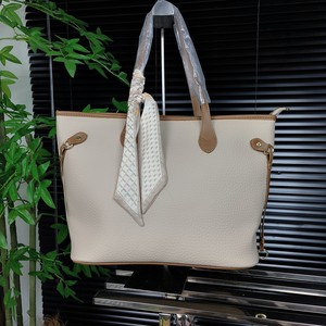 Sac à main pour <span class=keywords><strong>femme</strong></span> <span class=keywords><strong>en</strong></span> <span class=keywords><strong>cuir</strong></span> PU de créateur, nouvelle arrivée <span class=keywords><strong>en</strong></span> gros, avec foulard <span class=keywords><strong>en</strong></span> soie, sac à main décontracté, sacs à main de créateur pour les voyages <span class=keywords><strong>en</strong></span> plein air - Product Image 3