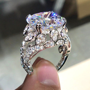 Hollow Floral Pattern Ring Vintage Design Finger Ring for Women - Product Image 3