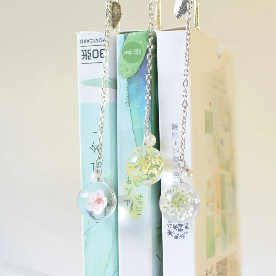 Cute New Dried flower specimen bookmark student reading pagination mark metal book clip pendant beautiful bookmark