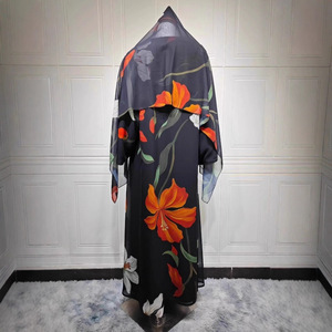 كارديجان مطبوع بنقشة زهور كبيرة مع طقم وشاح رأس للنساء، كيمونو بوهيمي - Product Image 4