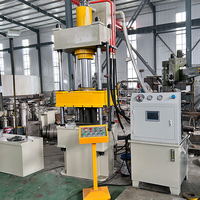 Fabricant de presses à métaux personnalisées formant une presse hydraulique à 4 colonnes de 100 tonnes