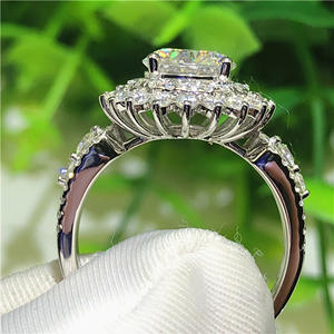 Anello con Diamante F666, Taglio Brillante Naturale Rotondo, Gioiello Classico da Donna per Fidanzamento - Product Image 3