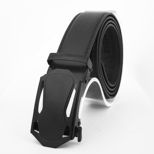 Cinturón de cuero de PU negro para hombre de gran oferta con hebilla de aleación automática Accesorio de negocios de gran oferta - Product Image 3