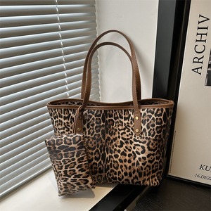 Nuovo Arrivo Borsa Tote Grande Capacità alla Moda con Stampa Leopardata e Borsellino, Set da 2 Pezzi - Product Image 1