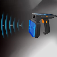 Lecteur portable RFID UHF longue portée IP67 Android 11 9000 mAh avec étiquettes de cartes RFID pour l'élevage en stock