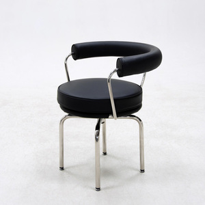 Chaise minimaliste en métal, chaise longue pivotante en cuir |   Chaise de salle à manger de luxe léger pour salon, chambre, villa, hôtel, penthouse - Product Image 1