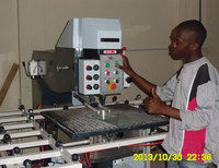 Machine de traitement du verre semi-automatique, perceuses réglables CNC, table de travail, machine de perçage du verre