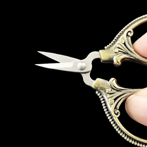 Mini Forbici in Acciaio Inox per Cucito, Semplici e Resistenti, Stile Vintage, Tascabili, Multicolore, Accessorio per Cucito - Product Image 3