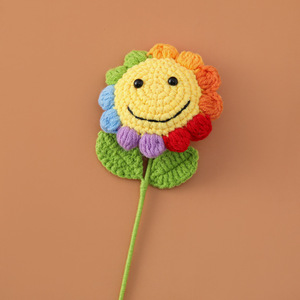 Bouquet de tournesols et décoration abeille faits sur mesure 2026, en fil tricoté à la main, simulation réaliste, cadeau de fête du Nouvel An ou de la Fête des Mères/du Jour des Enseignants - Product Image 4