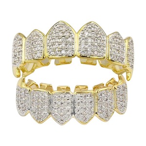 Grillz en or préfabriqué sans nickel Ensemble vertical Grilles dentaires en zircon Top 6 Bottom 6 Fangs K9 Diamants plaqués or Grillz de qualité supérieure - Product Image 1