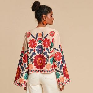 Blusa de Mujer con Mangas Kimono Bordadas con Flores, Cuello en V, Estilo Bohemio, Holgada, de Manga Larga para Primavera/Verano - Product Image 3