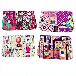 Sac à main à rabat en tissu de coton artisanal Banjara KAMARVY avec broderie tendance pour femmes - Product Image 1