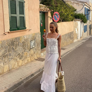 Abito Estivo Casual a Strati con Volant e Arricciature, Spalline Sottili, Midi Fluido Bianco con Dettagli Traforati, Leggero per Vacanze e Uso Quotidiano - Product Image 2