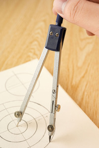 Compas spéciaux en métal individuels avec triangle et noyau de plomb pour la mesure des normes de test de conception de dessin - Product Image 3