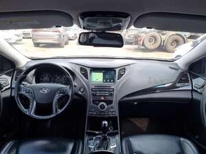 White 2016 Grandeur HG Diesel Auto Clean Luxury Business Sedan with Memory Seats Korean Used Car Export Left Hand <b>Drive</b> - Product Image 3