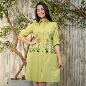 Robe courte en lin de haute qualité avec broderie florale vert clair élégante décontractée pour femmes - Product Image 1
