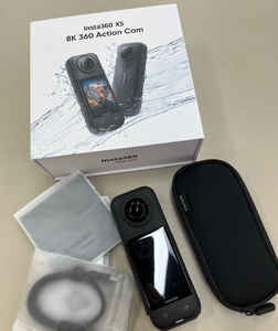 Insta360 X5 Standard/Essentials : Effet de bâton de selfie invisible pour capturer des angles vue à la troisième personne et des vue comme celles d'un drone, sans bâton visible. - Product Image 5