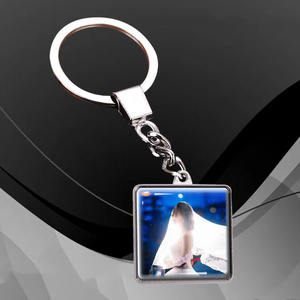 Cadeaux de mariage en cristal carrés personnalisés en vrac bon marché pour les invités cadeaux porte-clés en métal cristal avec photo pour couple gay nouvellement marié - Product Image 2