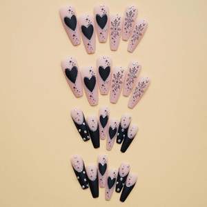 <span class=keywords><strong>Uñas</strong></span> francesas Prensa de ataúd larga en las <span class=keywords><strong>uñas</strong></span> Amor Corazón Graffiti <span class=keywords><strong>Uñas</strong></span> Consejos Acrílico Cubierta completa Negro mate para mujeres y niñas 24 piezas - Product Image 2