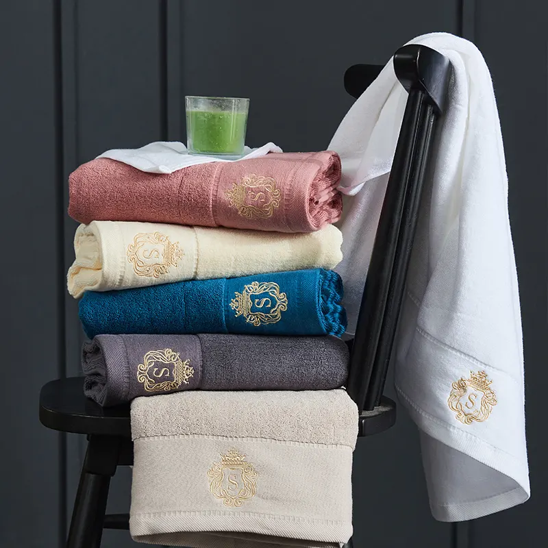 Asciugamano da bagno super morbido con logo ricamato personalizzato di alta qualità cotone 100% bianco standard set di asciugamani da bagno hotel