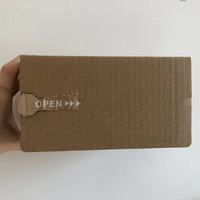 Wit bedrukte golfkartonnen vouwkartonnen doos met ritssluiting, fris minimalistisch design, makkelijk te openen, universeel compatibel